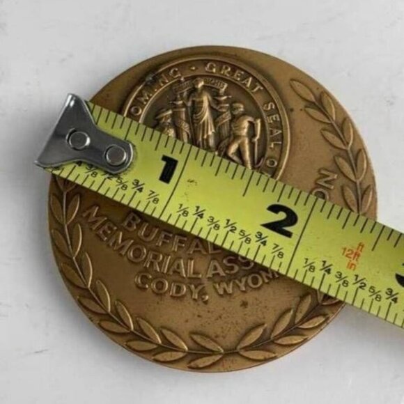 Colonel William F "Buffalo Bill" Cody Memorial Association 2.5" Bronze Medallion - Picture 3 of 3